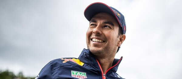 Sergio Perez jezdil po Vegas v monopostu F1