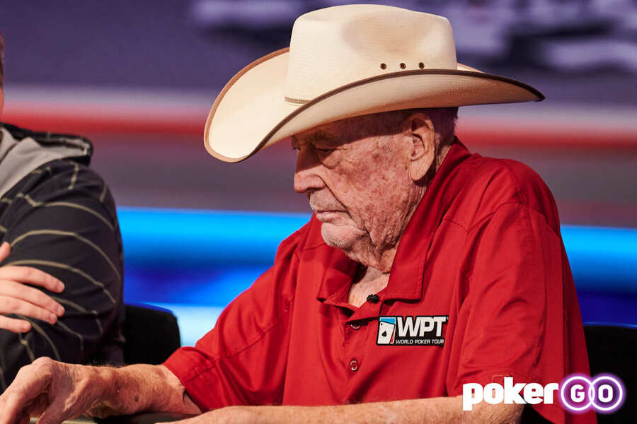 Doyle Brunson hrající WSOP 2021 na PokerGo.com