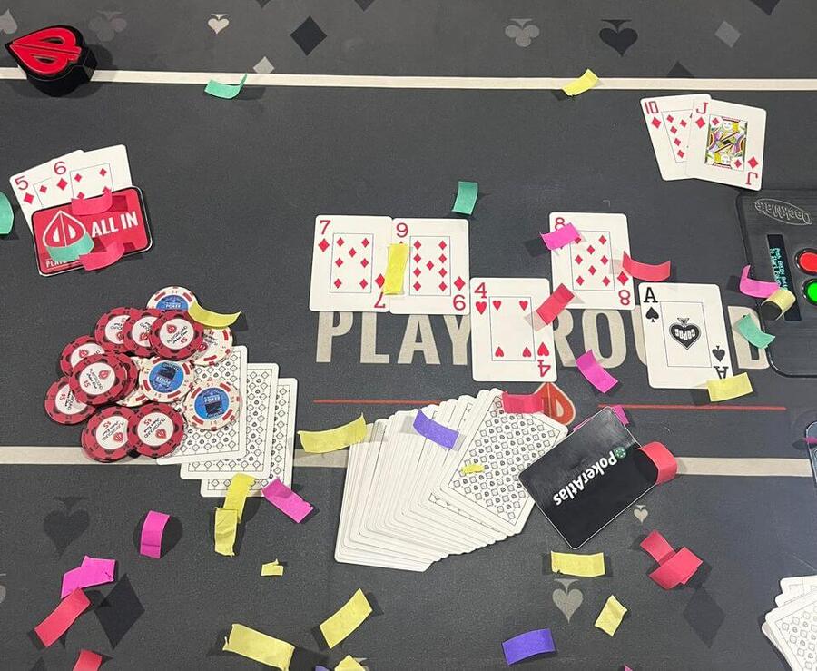 Straight flush vs. straight flush: V kanadském Playground Poker Clubu padl další obří bad beat jackpot