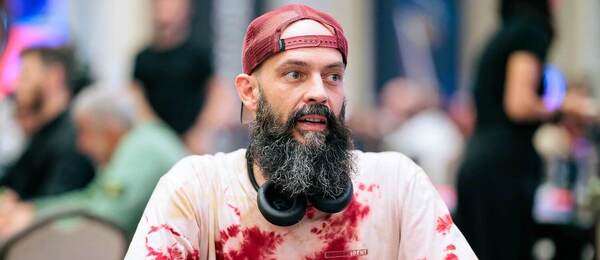 Jose Gonzalez Sanchez byl během EPT Main Eventu vysvobozen floormanem