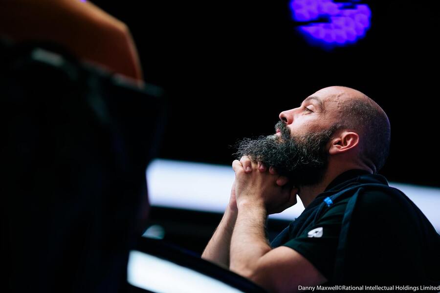 Španěl Jose Gonzalez Sanchez bral v EPT Main Eventu třetí místo za $465.425
