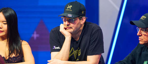 Phil Hellmuth v No Gamble No Future na PokerGo.com