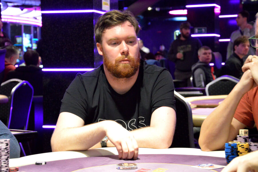 David Veselý alias Prasatecko ukořistil další 2. místo v ČPT Main Eventu. Říjnovým šampionem golfistaMara