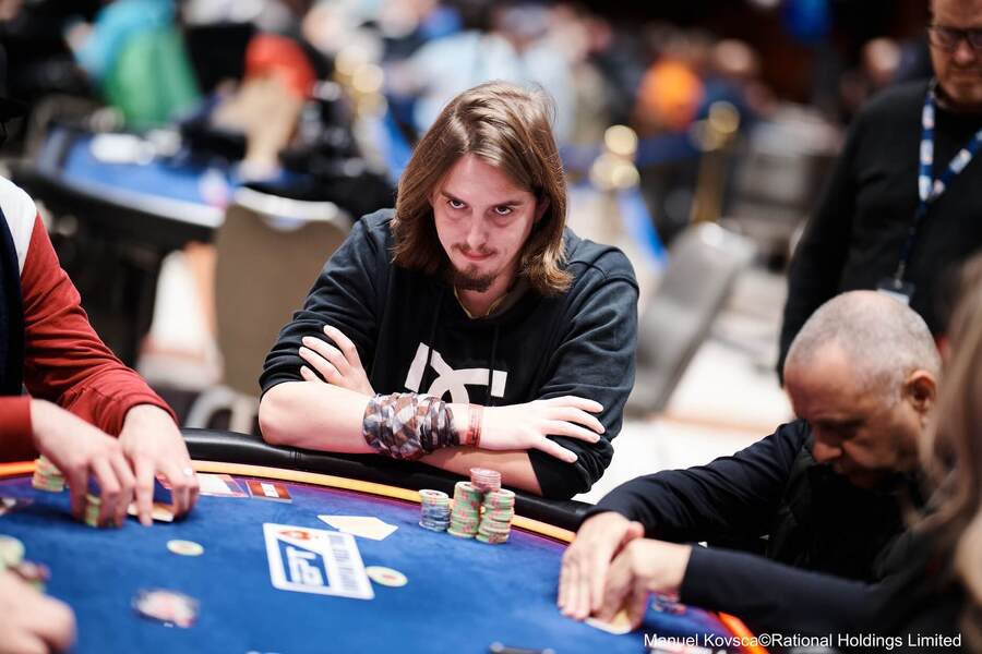 Adam Wágner nastoupí do finále EPT Prague Main Eventu ze 4. místa