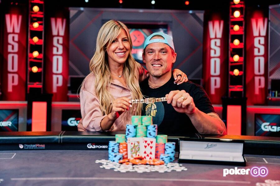 Alex a Kristen Foxenovi během WSOP na PokerGO.com