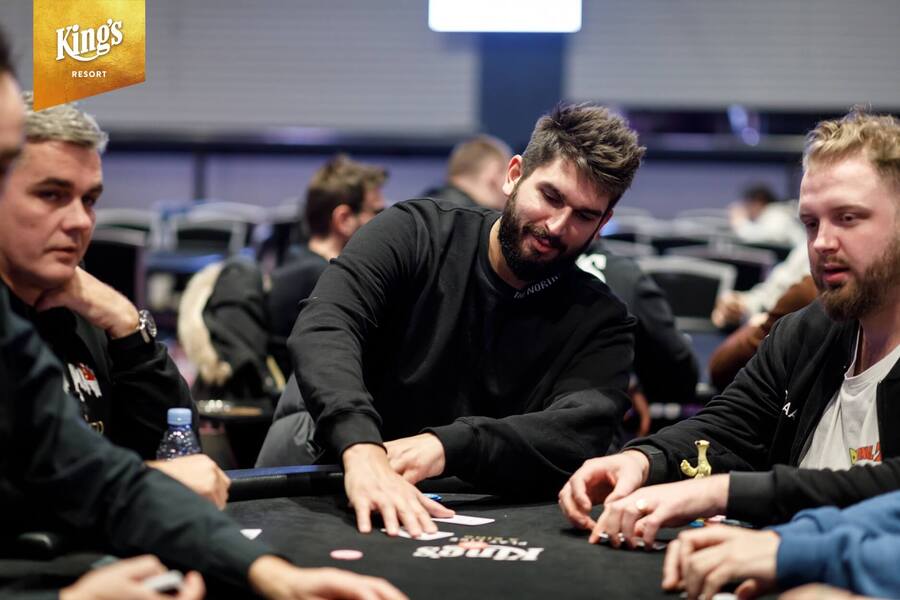 Patrik Jaroš si dnes v King’s zahraje s Martinem Kabrhelem finále €500K GTD PLO Master eventu