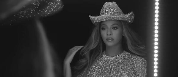 Nový hit od Beyonce &quot;Texas Hold’em&quot; trhá rekordy. Překoná Poker Face od Lady Gaga?