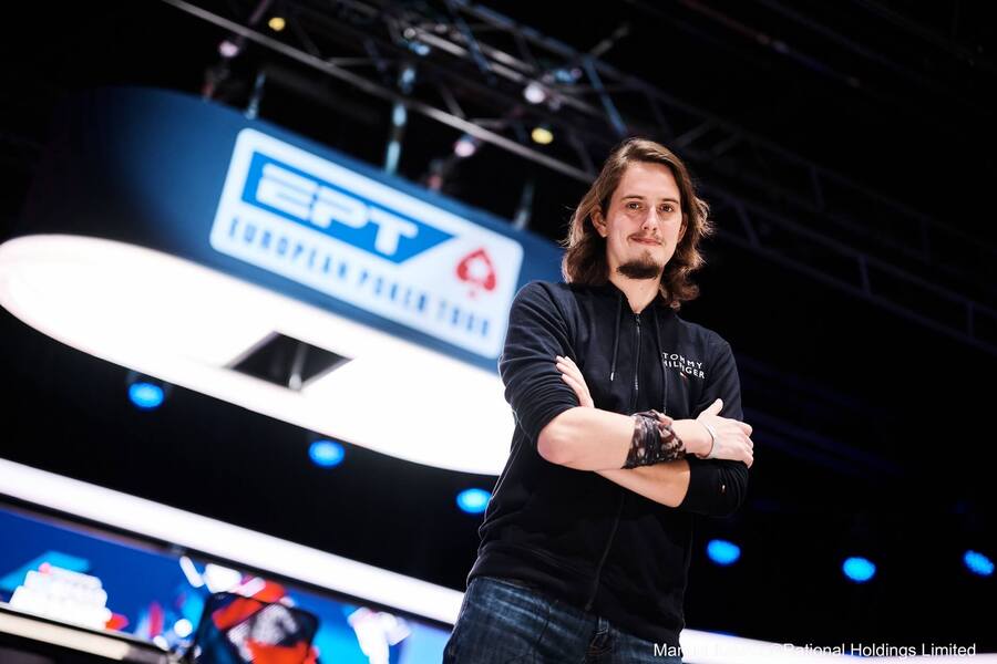 Adam Wágner dnes ve Francii nastoupí do EPT Paris 2024 Main Event Day 2