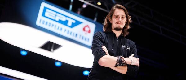 Adam Wágner dnes ve Francii nastoupí do EPT Paris 2024 Main Event Day 2