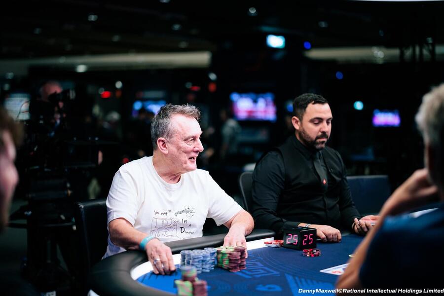 Barny Boatman se úspěšným hero callem vyšvihl na chiplead EPT Paris Main Eventu