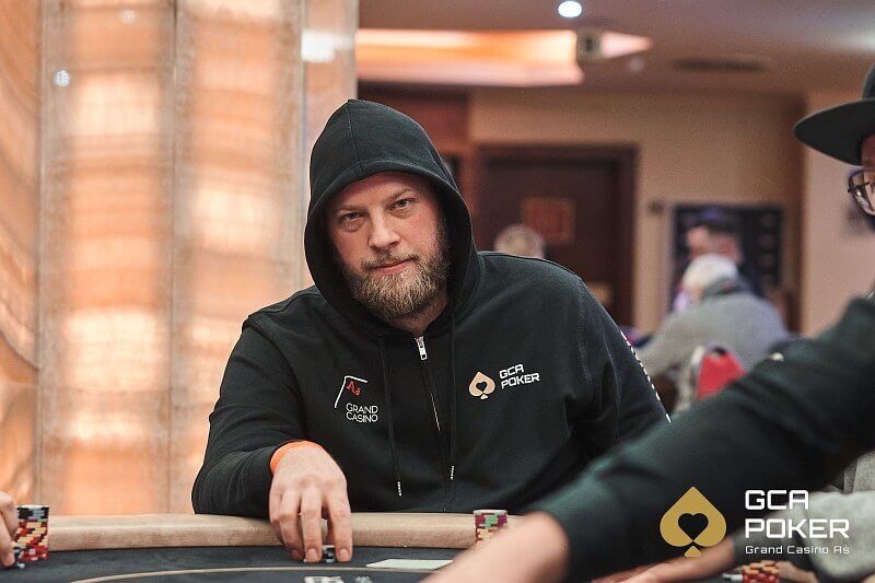 Lukáš Rychetský chipleaderem Nobelll Main Eventu v Grand Casinu Aš