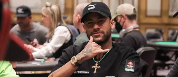 Neymar Jr. hraje online poker při dětské oslavě