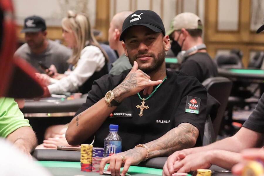 Neymar Jr. hraje online poker při dětské oslavě