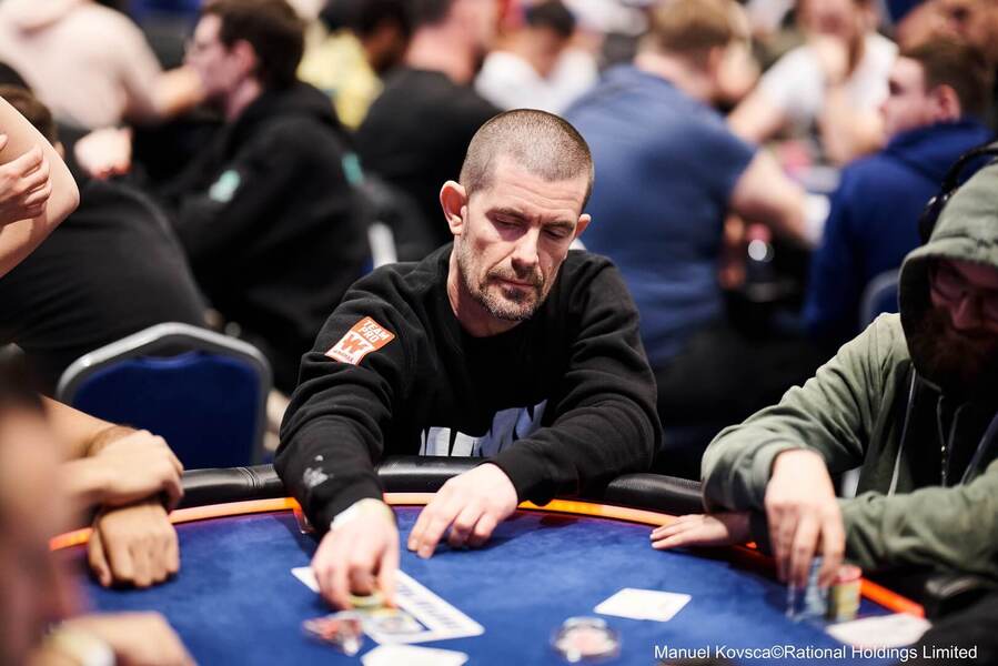 Navrátilec Gus Hansen neprošel v monackém EPT Main Eventu nástrahami Day 2