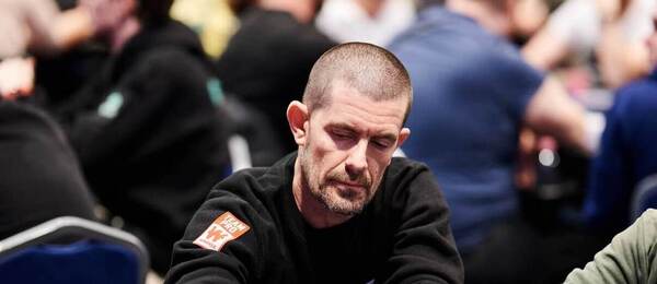 Navrátilec Gus Hansen neprošel v monackém EPT Main Eventu nástrahami Day 2