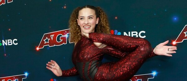 Americká hadí žena Sofie Dossi