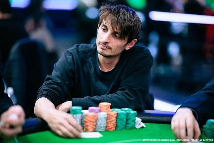 Umberto Ruggeri chipleaderem finálové sestavy Irish Open Main Eventu