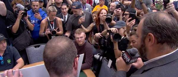 WSOP Main Event bublina praskla ve Dni 4