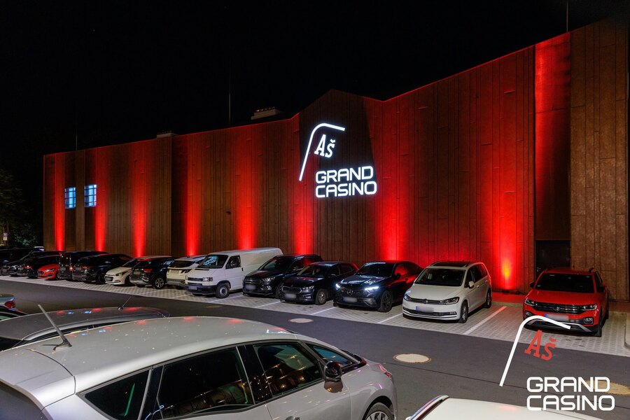 Přijďte navštívit Grand Casino Aš na adrese Selbská 2721
