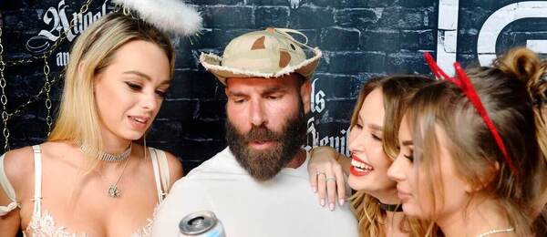 Dan Bilzerian se často obklopuje modelkami