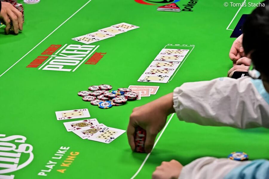 První zázračný river pro Zdeňka Žižku ve finále €5K PLO eventu na WSOPE 2025