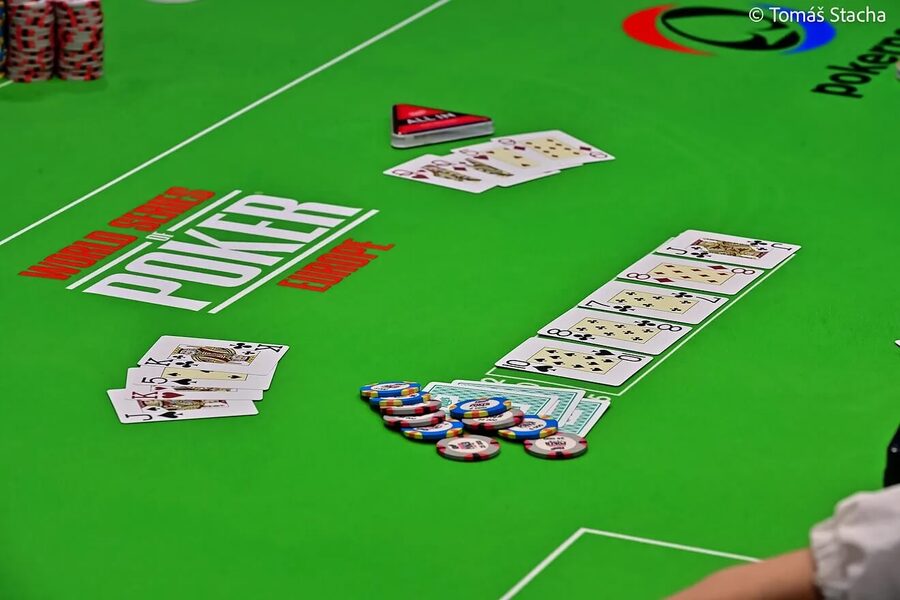 Druhý zázračný river pro Zdeňka Žižku ve finále €5K PLO eventu na WSOPE 2025