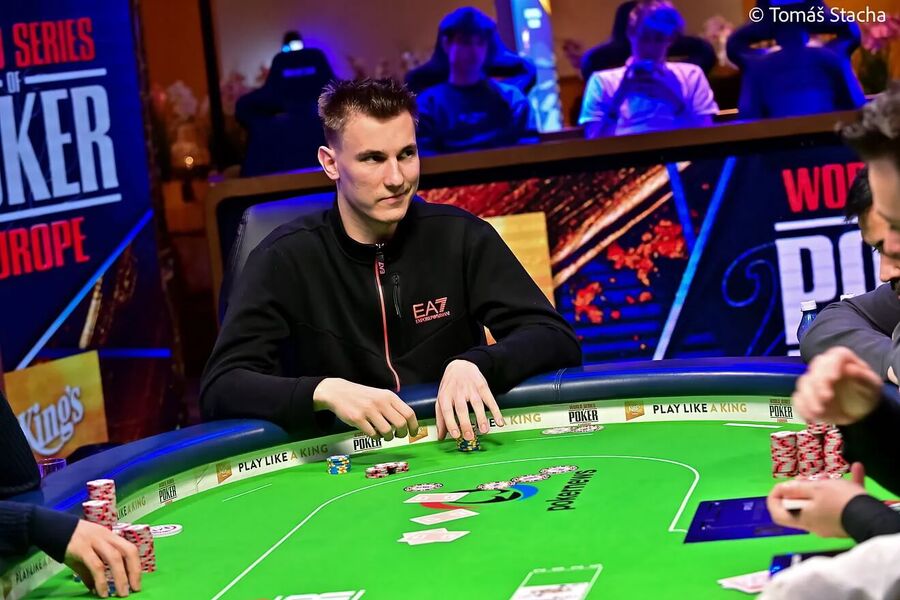 Zdeněk Žižka ve finále €5K PLO eventu na WSOPE 2025 v King’s Rozvadov