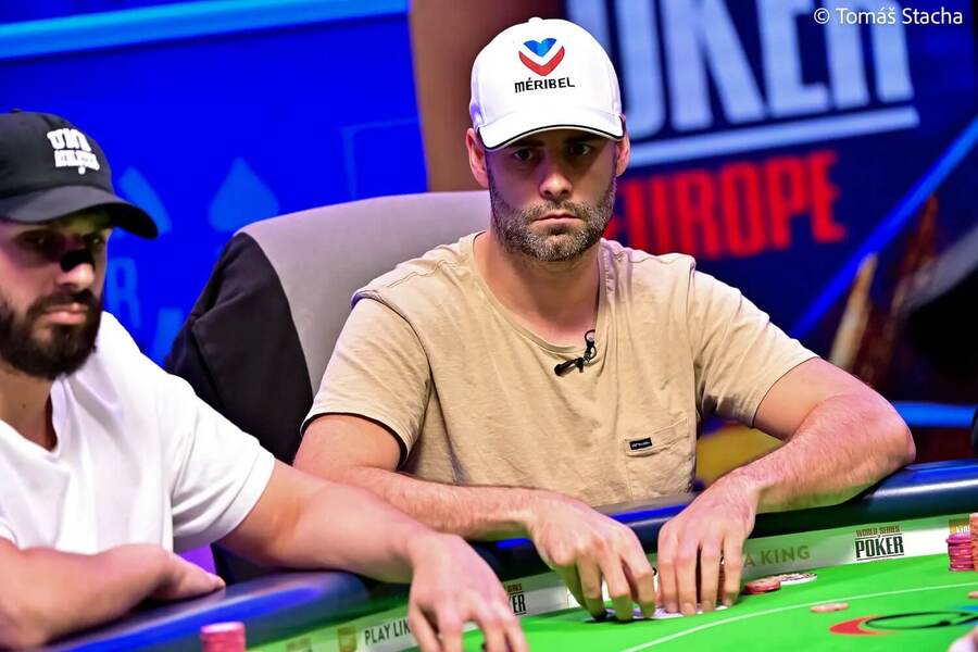 Robert Cowen na finálovém stole WSOPE €10K PLO eventu