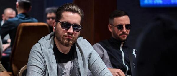 Dominik Martan hraje poker v Grand Casinu Aš