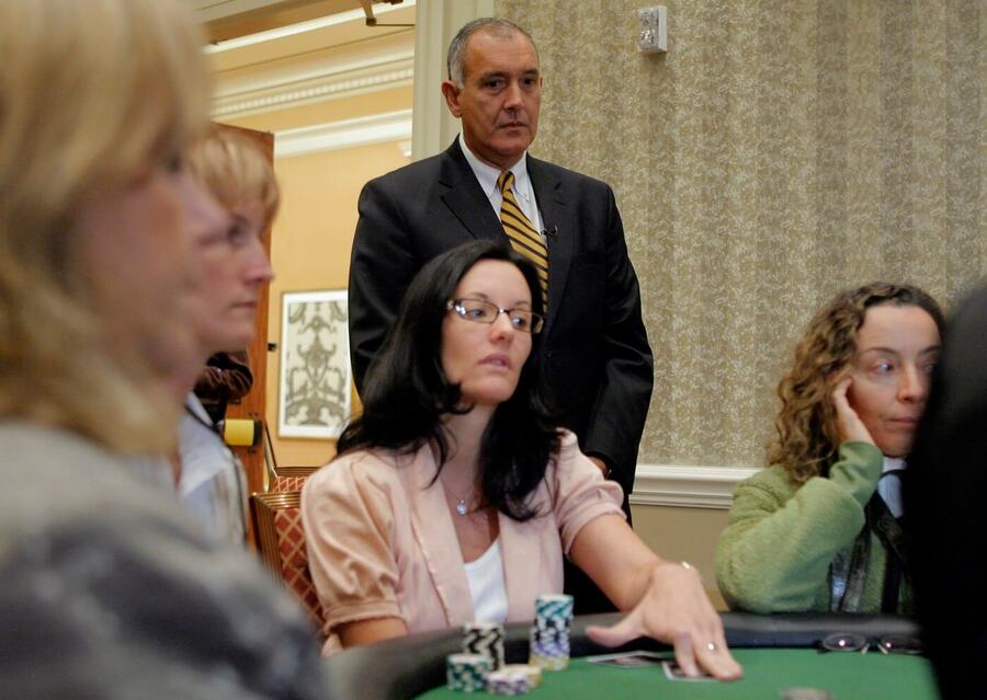 Joe Navarro (na snímku) radí, jak přečíst soupeře u pokerového stolu