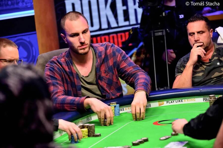 Max Neugebauer má šanci obhájit titul WSOPE Main Event šampiona