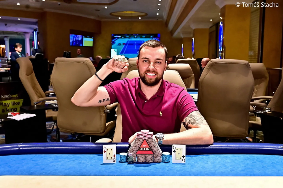 Lukáš Timko je šampionem WSOPE 2025 Closeru v King’s Casinu Rozvadov