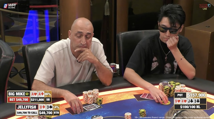 Jellyfish (vlevo) a Big Mike při cash game v Hustler Casino Live TV show
