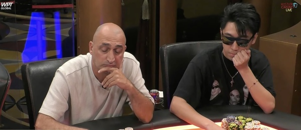 Jellyfish (vlevo) a Big Mike při cash game v Hustler Casino Live TV show