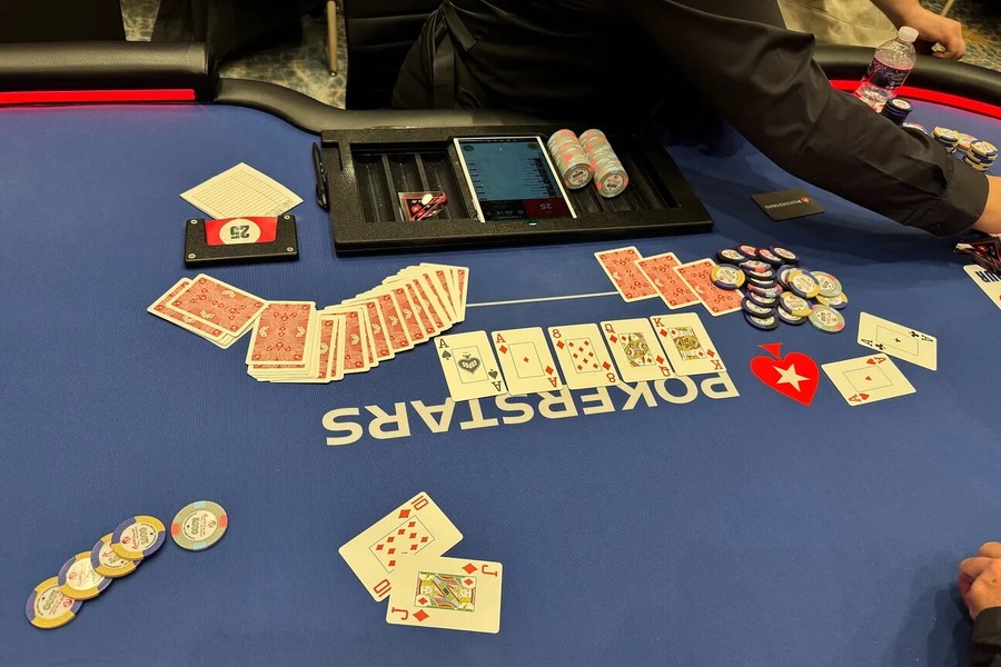 Royal flush vs. poker es během NAPT Main Eventu v Las Vegas