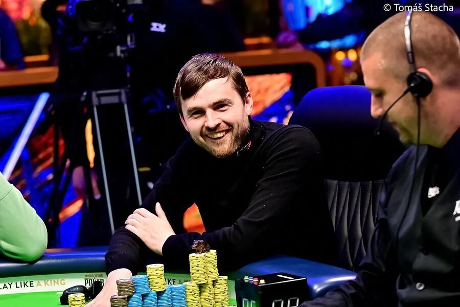 Martin Kabrhel se u pokerových stolů baví po svém