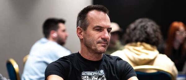 Pavel Binar zahájil slibně Mystery Bounty event na EPT Praha 2025