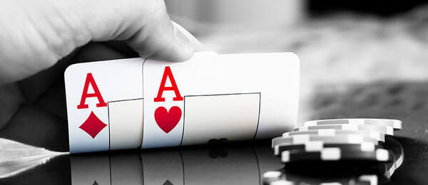 Hráč na WSOPP prohrál AA proti K3