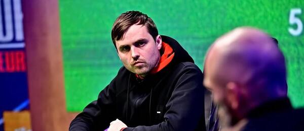 Martin Kabrhel je chipleaderem WSOP Paradise Super Main Eventu, který nabídl kontroverzní handu