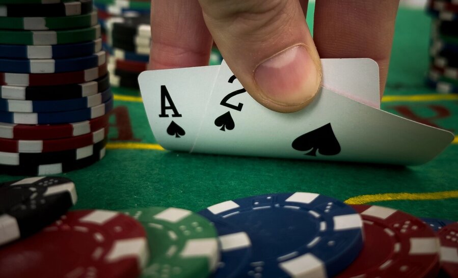 Poker strategie: Jak správně hrát proti limperům, tipy Jonathana Littlea