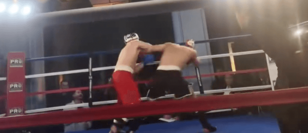 Jungleman vs. Elf při boxerském duelu