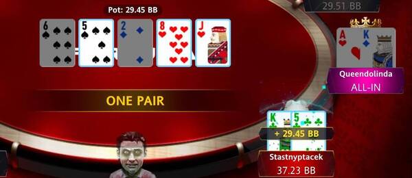 Pocket Queenie s A-K vyřadil Lucky Bird po agresivním 3-bet shovu s K-5s