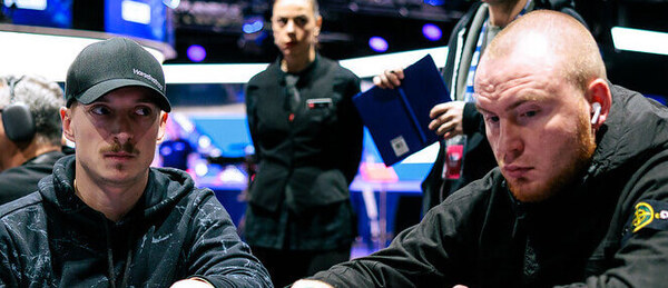 Jakub Štěrba (vlevo) v souboji s Ukrajincem Nazarem Buhaiovem na EPT Paris 2026