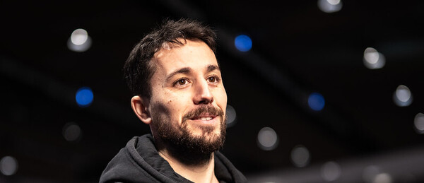 Pokorný Jorge Abreu doslova opanoval EPT Paris 2026 Main Event