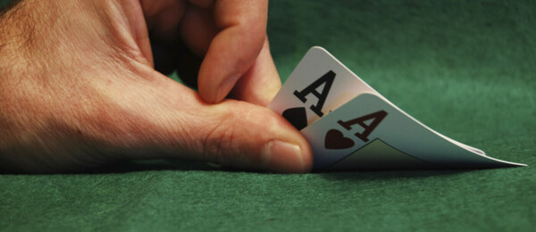 Jak minimalizovat ztráty s overpárem, vysvětluje Jonathan Little