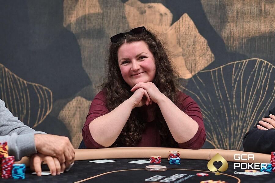 Lucinda byla v&nbsp;StackAttack NLH druhá po 4-way dealu