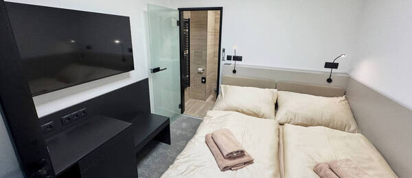 Interiér pokojů v hotelu Mondeso je řešen moderně i velmi prakticky