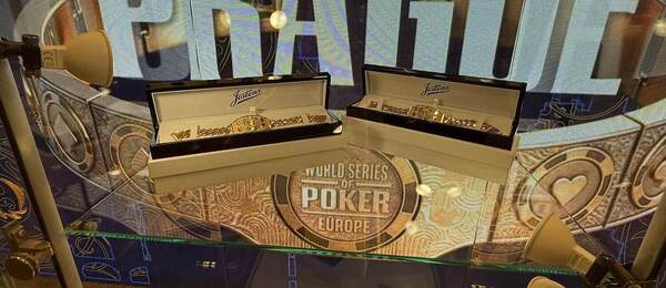 Na WSOPE 2026 v Praze se dnes hraje o první zlatý náramek