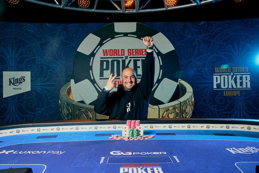 Fahredin Mustafov vyhrál na WSOPE 2026 svůj druhý náramek