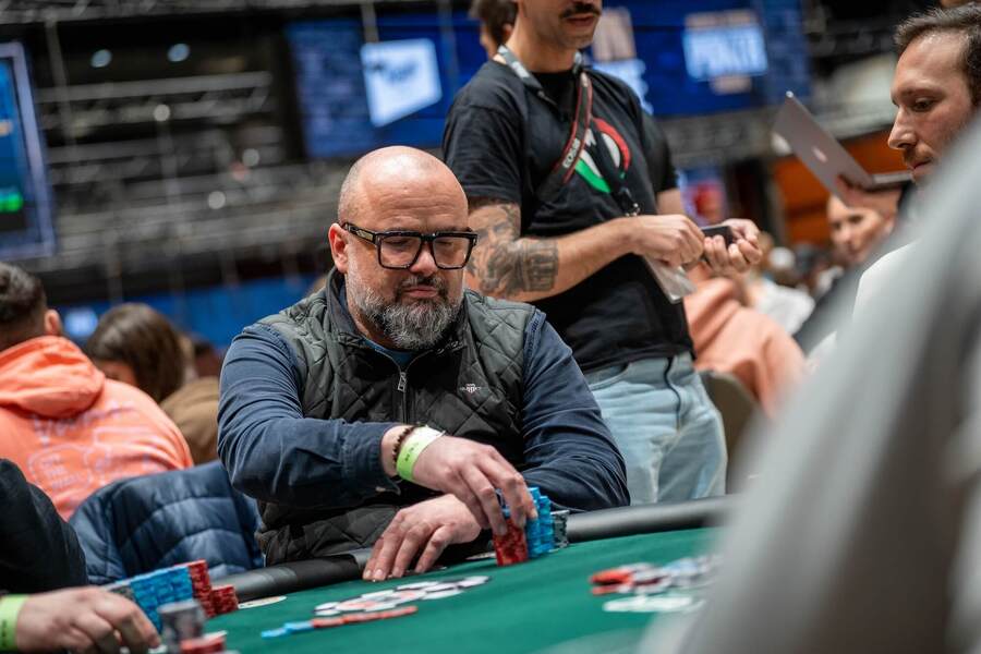 Lukáš Záškodný ve finále WSOPE Monstzer Stacku
